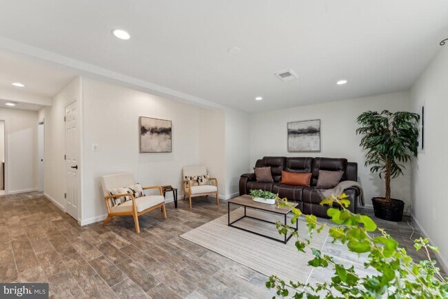 Foto del edificio - 9769 Lakepointe Dr