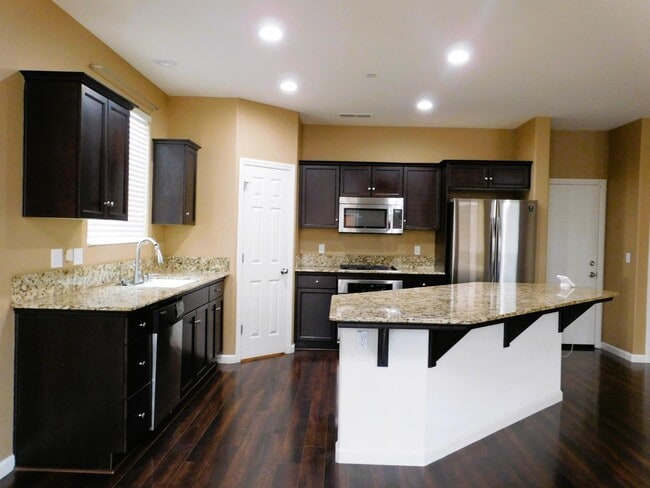 Building Photo - 3098 Wrenwood Ave