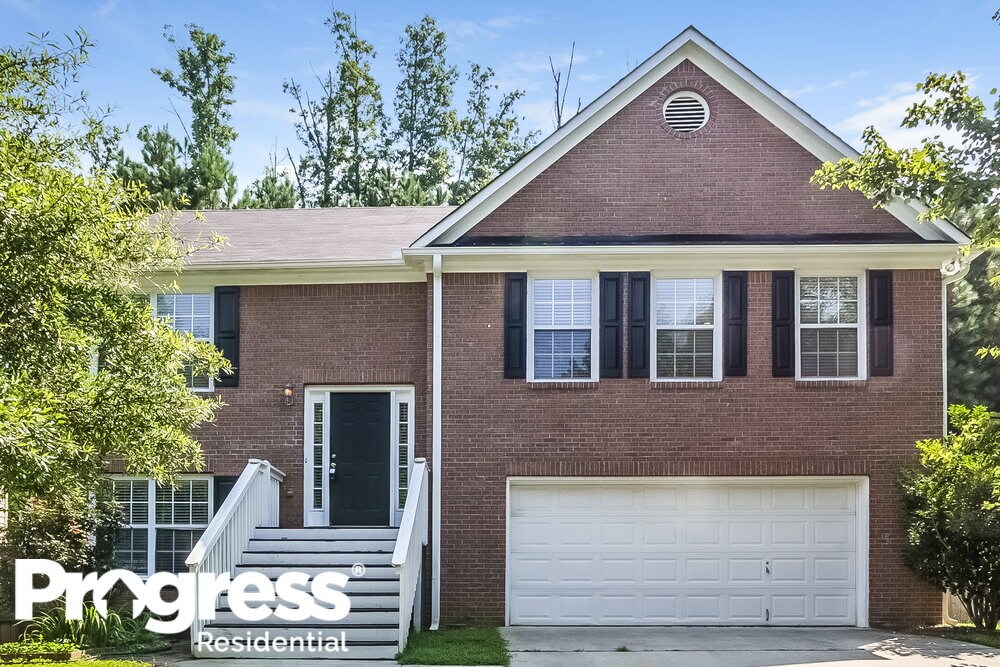 Primary Photo - 680 Castlebrooke Dr SE