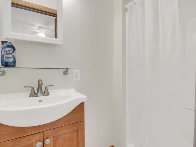 Building Photo - Cozy 4 Bed home in Lauderdale