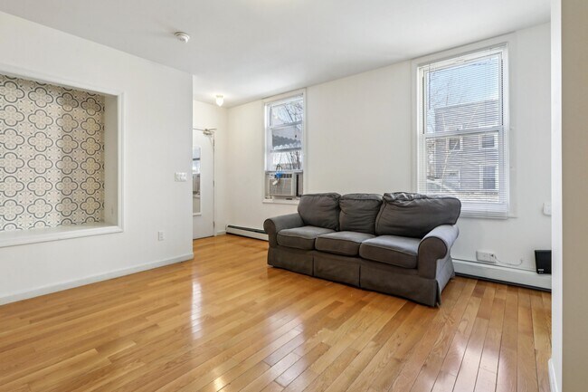 Foto del edificio - 66 Chestnut Ave
