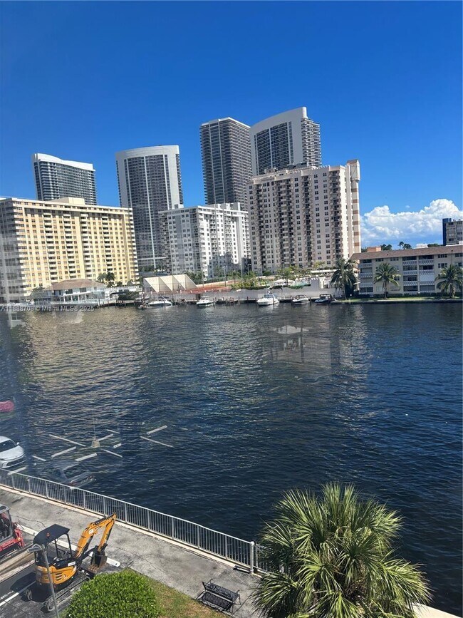 Foto del edificio - 111 Golden Isles Dr