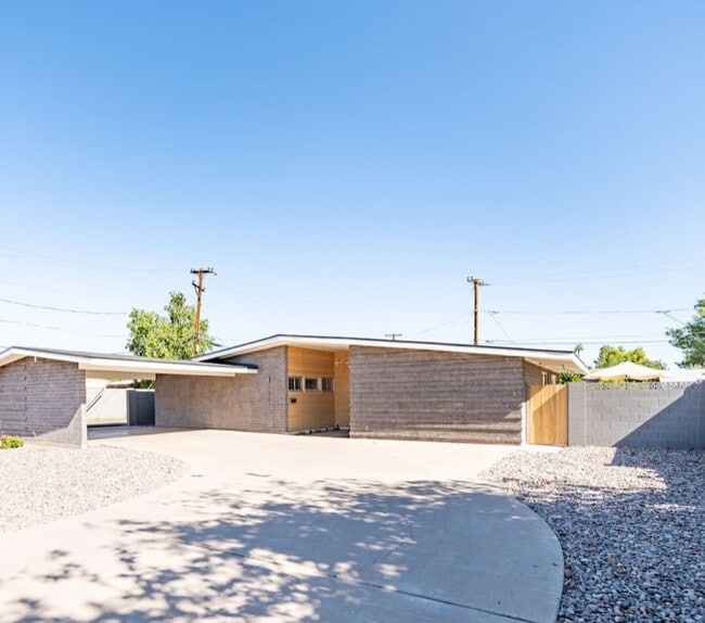Photo - 1801 N Bridalwreath St (Tempe, AZ) House
