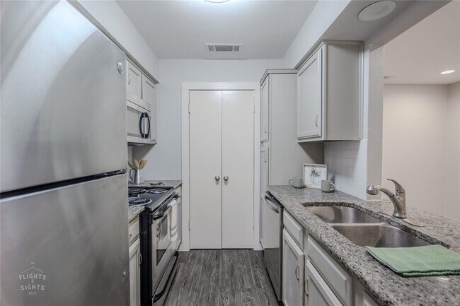 Foto del edificio - 1302 Westheimer Rd