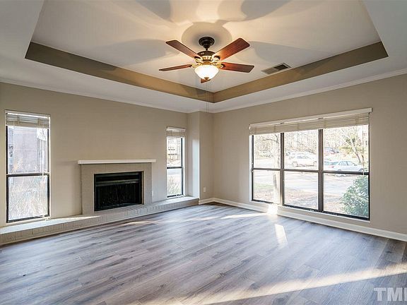 Sala de estar - 622 New Kent Plz