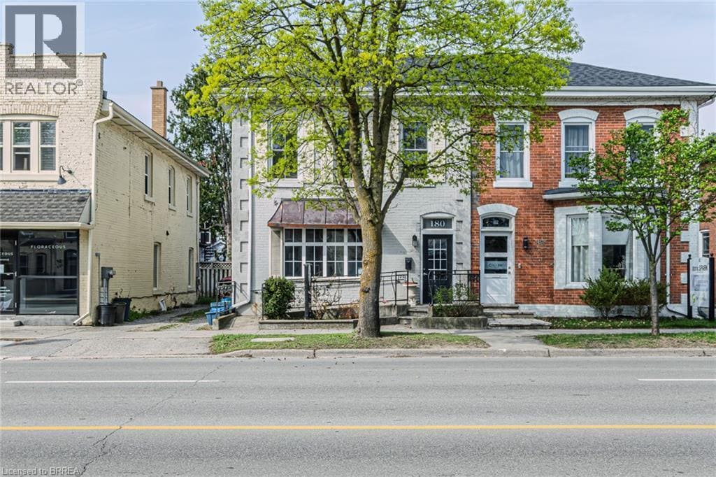 Photo principale - 180 Brant Ave
