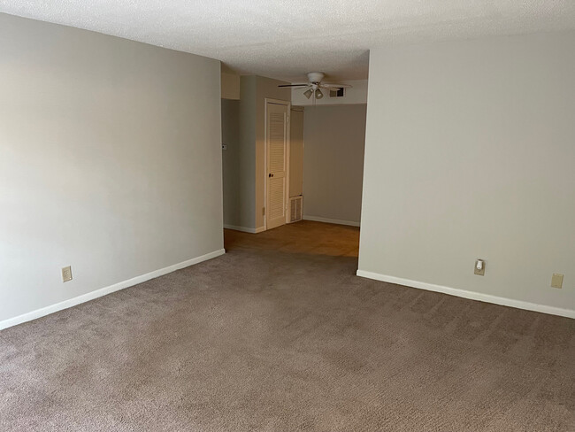 Sala de estar - Carson Crest Apartments