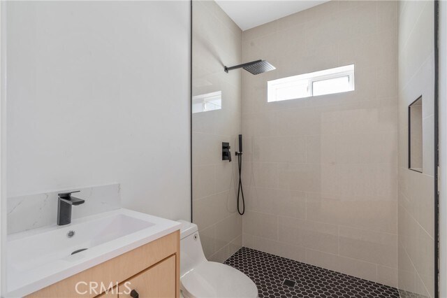 Building Photo - 11140 Woodley Ave