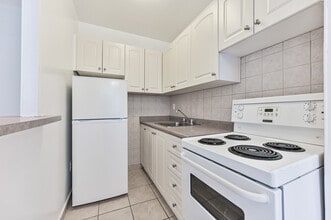 Building Photo - 153 St George St