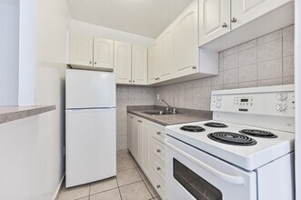 Building Photo - 153 St George St