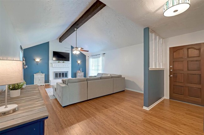 Building Photo - 7107 Sandy Knolls Dr