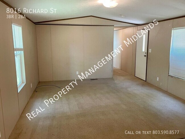 Building Photo - Updated Mobile Home in SE Columbia! Apply ...