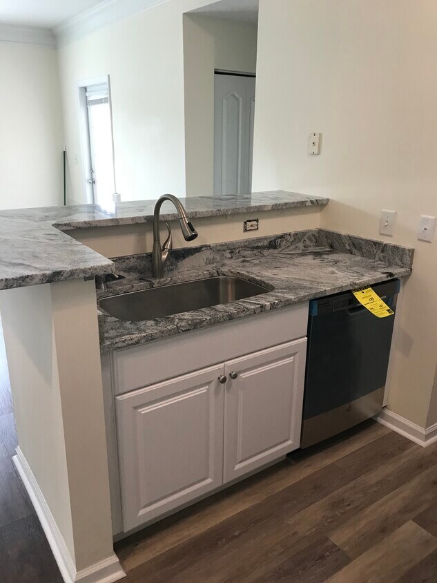 Foto principal - 1300 Park W Blvd