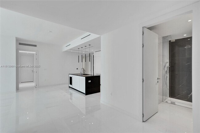 Building Photo - 300 Biscayne Blvd Way