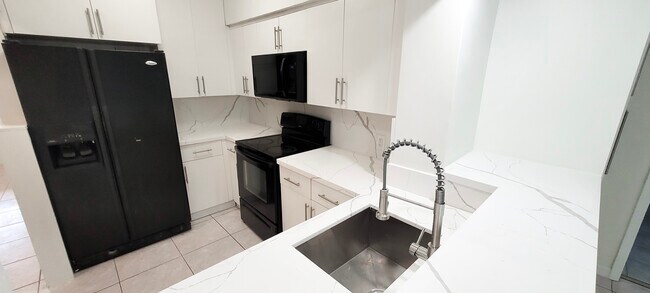 Foto del edificio - 925 NE 122nd St