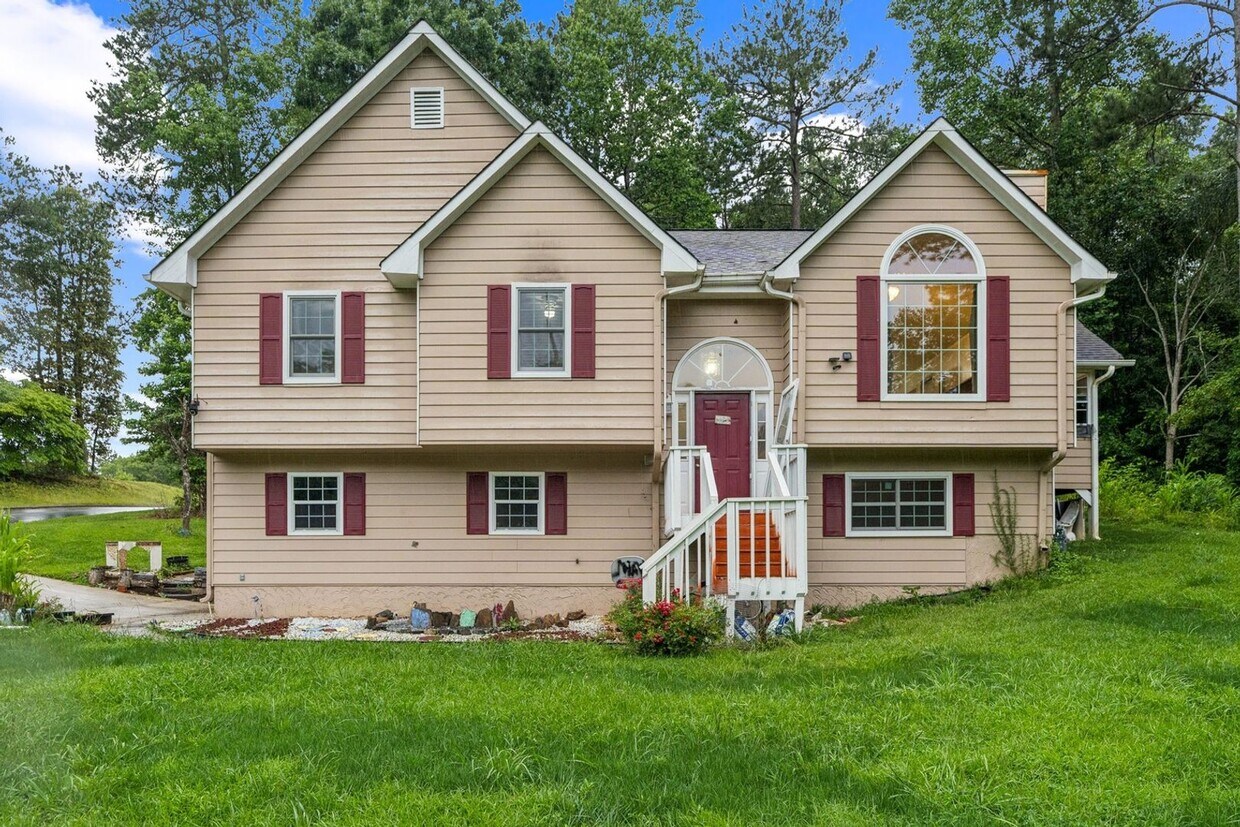 Foto principal - Charming 4BR House in Douglasville