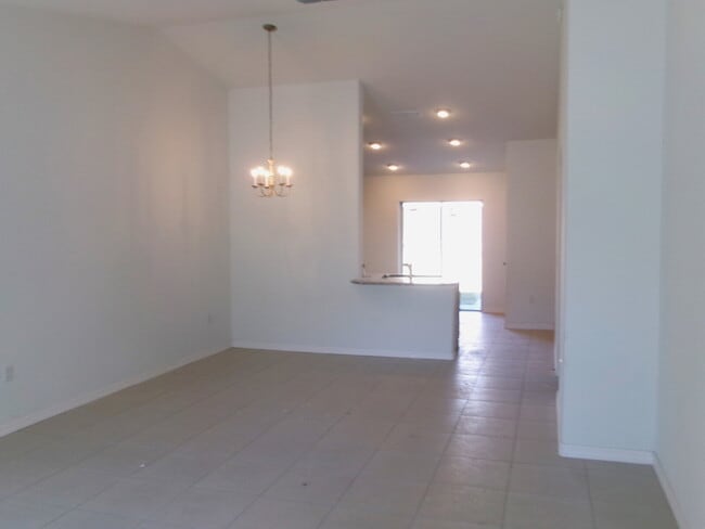 Foto del edificio - CENTRALLY LOCATED