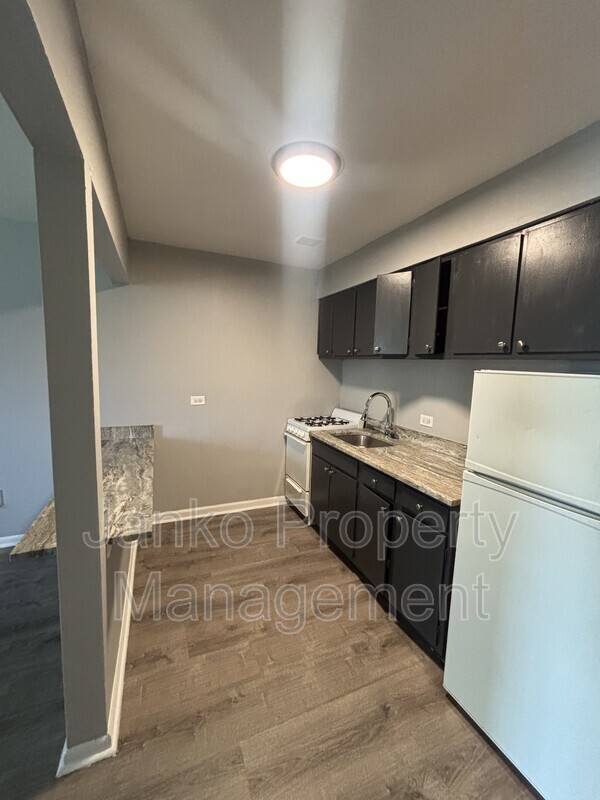 Foto principal - 3331 Commercial Ave