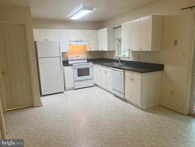 Foto del edificio - 3210 Liberty Rd