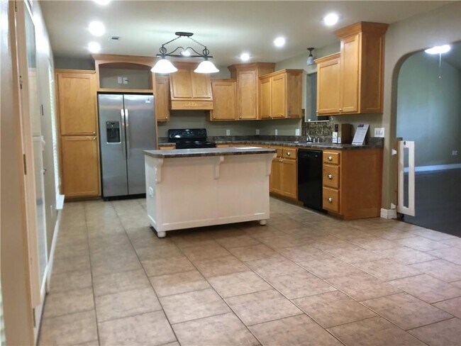 Building Photo - 15280 Meadow Ln