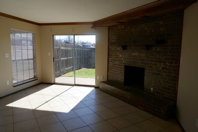 Building Photo - 607 SE 41st St