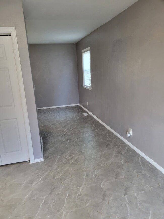 Building Photo - 1205 Garden Hills Dr