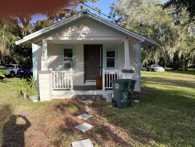 Building Photo - 550 Live Oak Ave