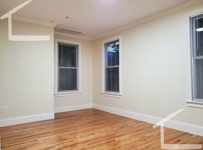 Foto del edificio - Coolidge Corner Area of Brookline. In-Unit...