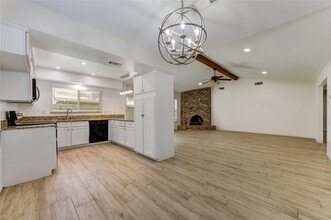 Building Photo - 2114 River Village Dr