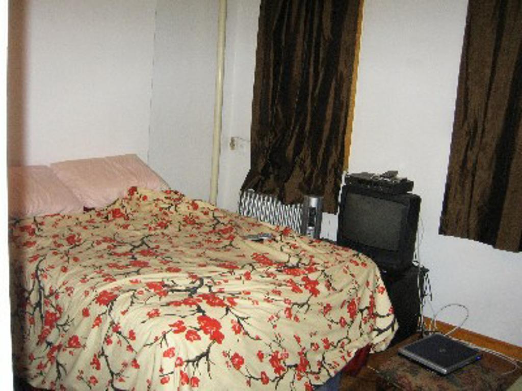 Foto principal - 254 E 3rd St