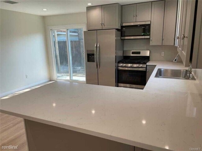 Building Photo - 2 br, 2 bath House - 16043 Bassett St # 1/2