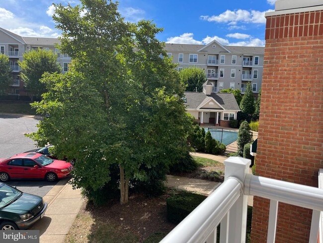 Building Photo - 7000 Falls Reach Dr