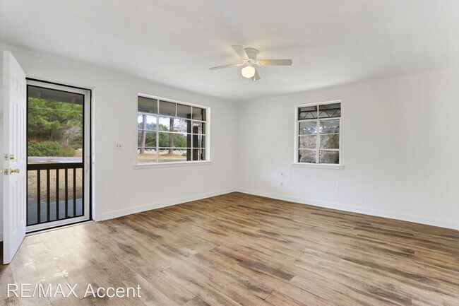 Building Photo - 2 br, 1 bath House - 155 Oak Hill Rd.
