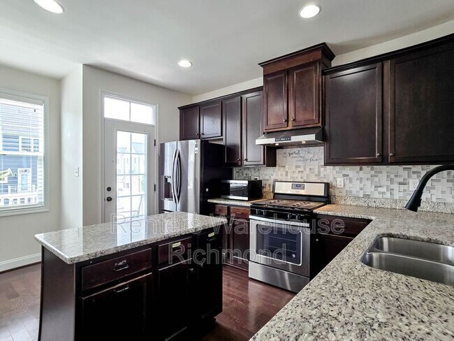 Foto del edificio - 5221 Bedford Falls Cir
