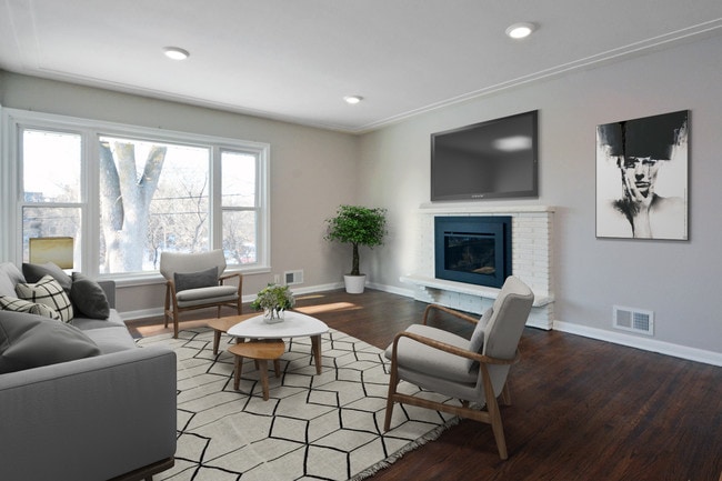 Light filled living room - 5204 Grandview Ln