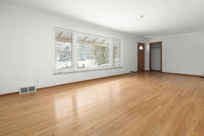 Building Photo - 2740 Judah Rd