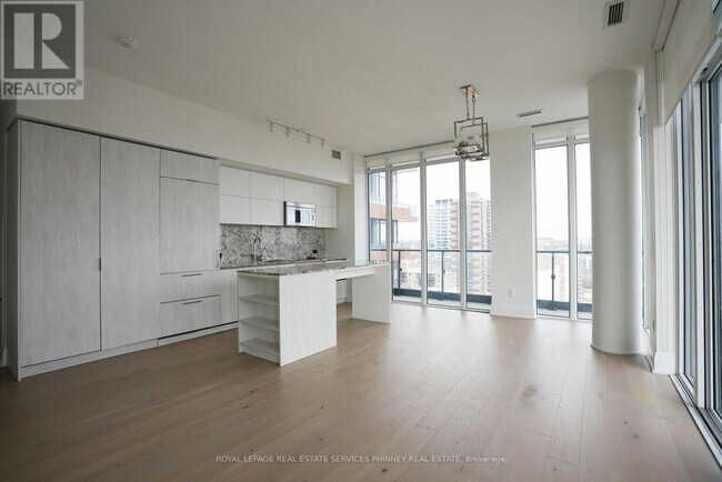 Photo du bâtiment - 21 Park St E