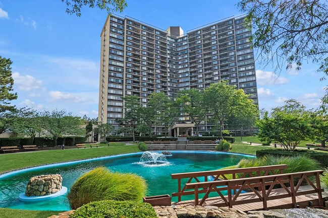 Building Photo - 1 Bay Club Dr