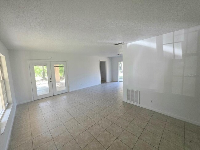 Foto del edificio - 2213 NE 36th Pl