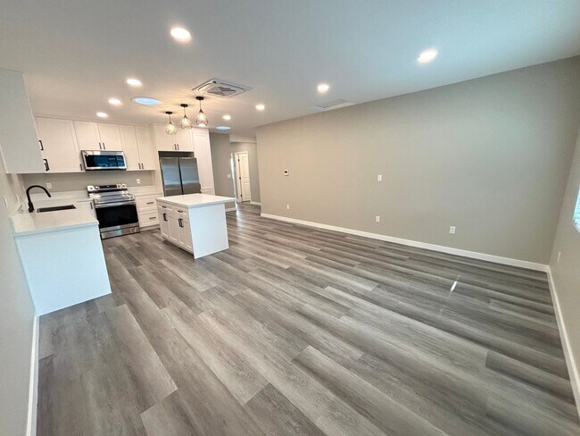 Foto del edificio - Brand new 2 bedroom home available now in Lakewood