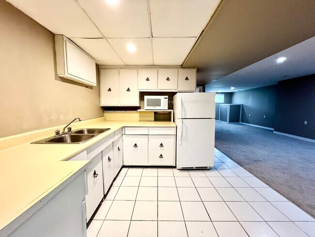 Building Photo - 497 Park St