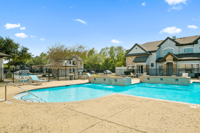 Building Photo - Champion Townhomes on the Green