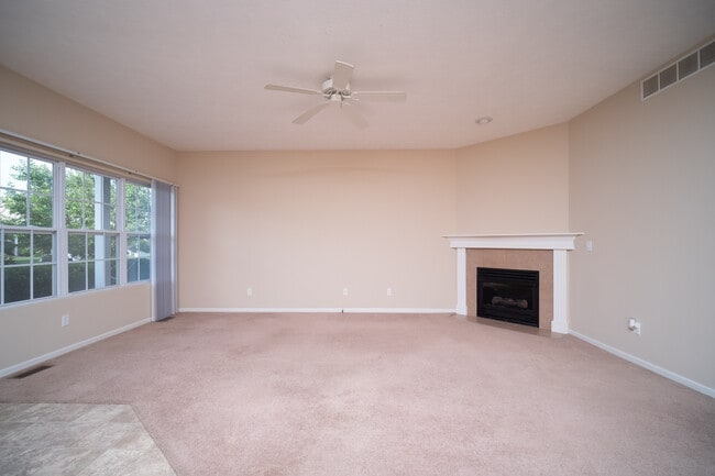 Building Photo - 565 Stonegate Dr