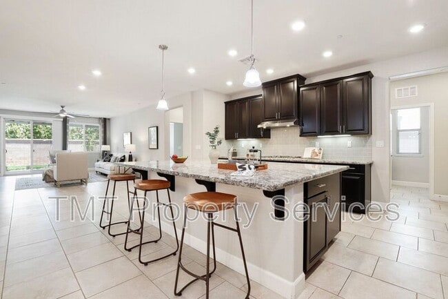 Building Photo - 1141 Vista Verde Dr