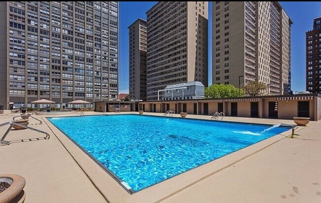 Foto del edificio - 655 W Irving Park Rd