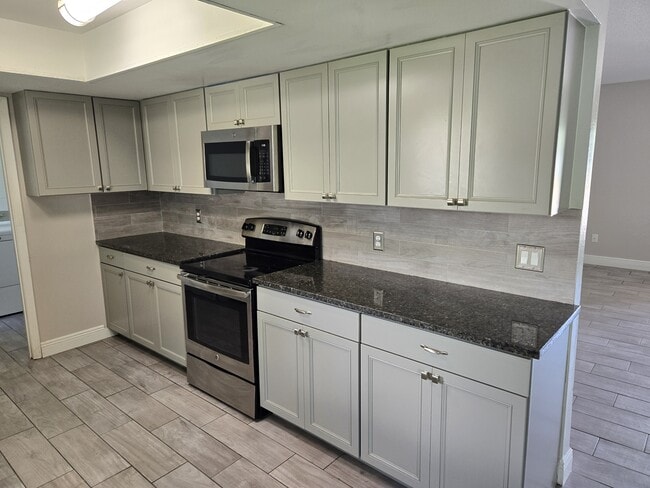 Foto del edificio - 108 Loredo Ln