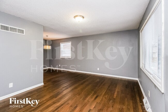 Foto del edificio - 4900 N Sycamore Dr