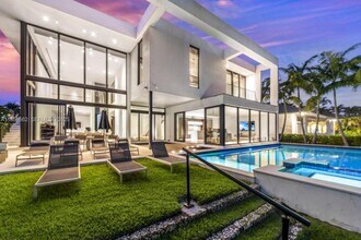 Building Photo - 418 Sunset Dr