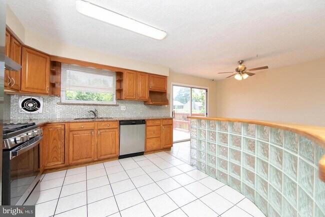Foto del edificio - 15 Knollwood Dr