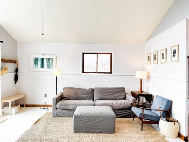 Building Photo - Stunning Views at this 2BR Chic Country Cabin